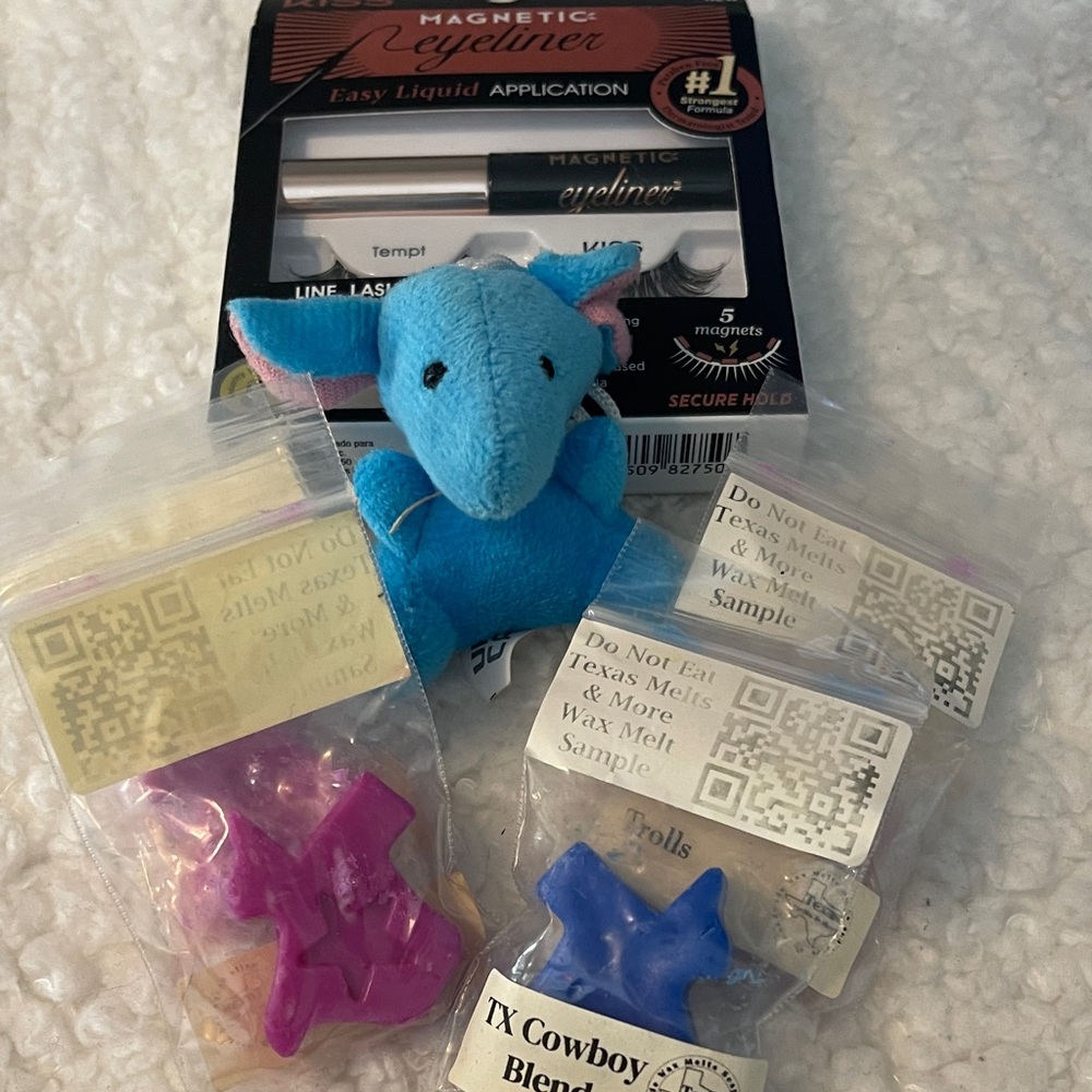 Multiples Magnetic Eyeliner and Lash Kit with Blue Plush